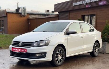 Volkswagen Polo VI (EU Market), 2015 год, 850 000 рублей, 2 фотография