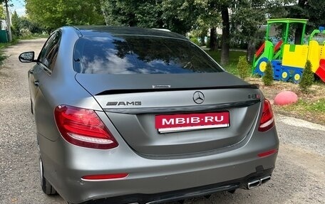 Mercedes-Benz E-Класс, 2017 год, 3 750 000 рублей, 5 фотография