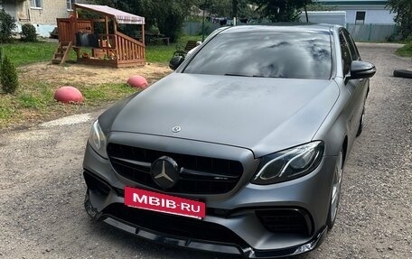 Mercedes-Benz E-Класс, 2017 год, 3 750 000 рублей, 4 фотография