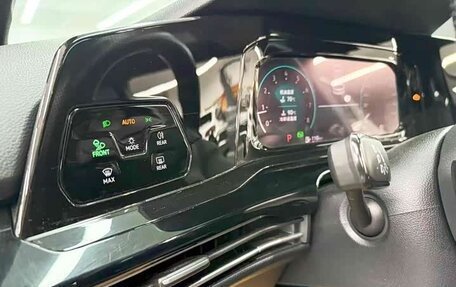 Volkswagen Golf VIII, 2022 год, 1 630 000 рублей, 12 фотография