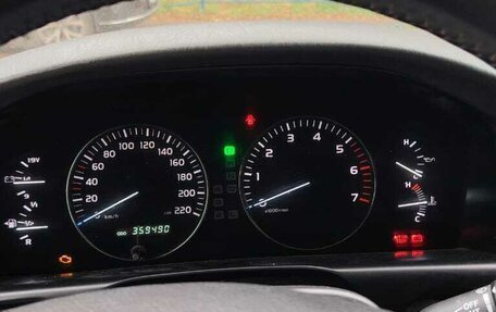 Toyota Land Cruiser 100 рестайлинг 2, 2004 год, 2 000 000 рублей, 6 фотография