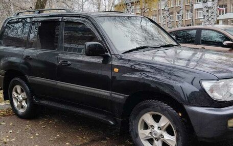 Toyota Land Cruiser 100 рестайлинг 2, 2004 год, 2 000 000 рублей, 4 фотография