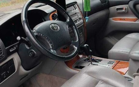 Toyota Land Cruiser 100 рестайлинг 2, 2004 год, 2 000 000 рублей, 7 фотография