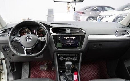 Volkswagen Tiguan II, 2021 год, 1 800 300 рублей, 8 фотография