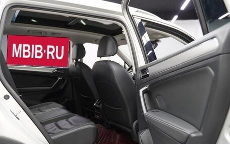 Volkswagen Tiguan II, 2021 год, 1 800 300 рублей, 11 фотография