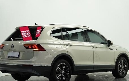 Volkswagen Tiguan II, 2021 год, 1 800 300 рублей, 4 фотография