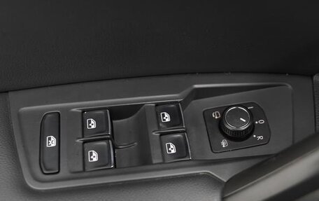 Volkswagen Tiguan II, 2021 год, 1 800 300 рублей, 15 фотография