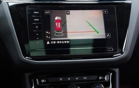 Volkswagen Tiguan II, 2021 год, 1 800 300 рублей, 16 фотография