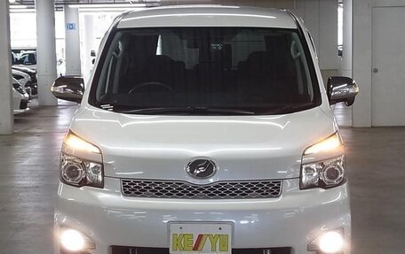 Toyota Voxy II, 2012 год, 1 520 000 рублей, 2 фотография