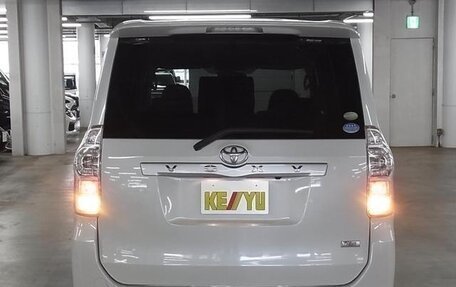 Toyota Voxy II, 2012 год, 1 520 000 рублей, 6 фотография