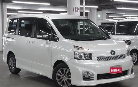 Toyota Voxy II, 2012 год, 1 520 000 рублей, 1 фотография