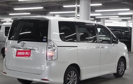 Toyota Voxy II, 2012 год, 1 520 000 рублей, 7 фотография