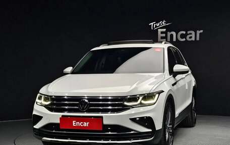 Volkswagen Tiguan II, 2022 год, 2 580 500 рублей, 2 фотография