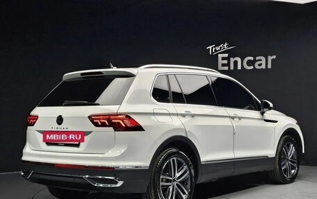 Volkswagen Tiguan II, 2022 год, 2 580 500 рублей, 3 фотография