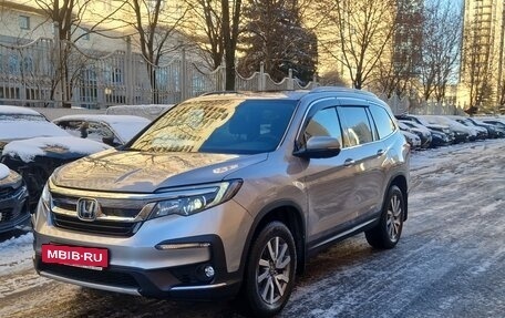 Honda Pilot III рестайлинг, 2019 год, 5 100 000 рублей, 2 фотография