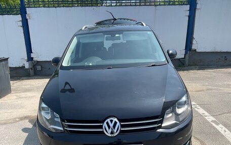 Volkswagen Sharan II, 2013 год, 1 250 000 рублей, 1 фотография