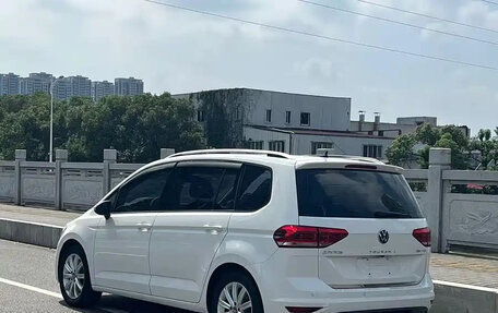 Volkswagen Touran III, 2022 год, 1 600 000 рублей, 5 фотография