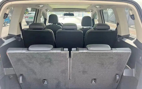 Volkswagen Touran III, 2022 год, 1 600 000 рублей, 10 фотография