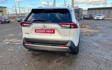 Toyota RAV4, 2019 год, 3 650 000 рублей, 2 фотография