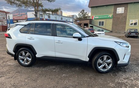 Toyota RAV4, 2019 год, 3 650 000 рублей, 4 фотография