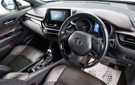 Toyota C-HR I рестайлинг, 2017 год, 1 769 000 рублей, 7 фотография