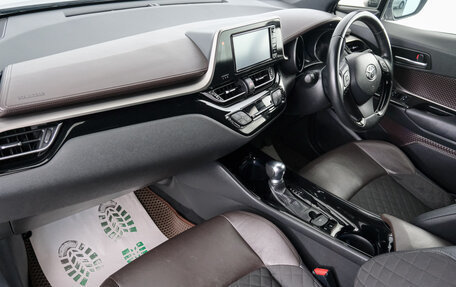 Toyota C-HR I рестайлинг, 2017 год, 1 769 000 рублей, 11 фотография