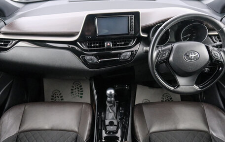 Toyota C-HR I рестайлинг, 2017 год, 1 769 000 рублей, 9 фотография