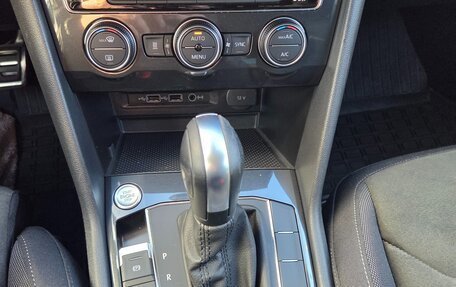 Volkswagen Tiguan II, 2020 год, 3 400 000 рублей, 13 фотография