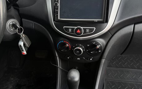 Hyundai Solaris II рестайлинг, 2011 год, 700 000 рублей, 10 фотография