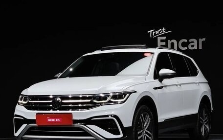Volkswagen Tiguan II, 2022 год, 2 500 121 рублей, 1 фотография