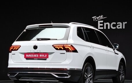 Volkswagen Tiguan II, 2022 год, 2 500 121 рублей, 3 фотография