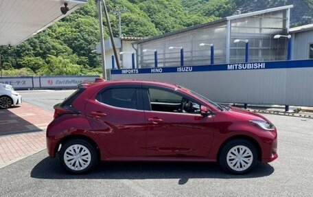 Toyota Yaris, 2022 год, 1 200 000 рублей, 3 фотография