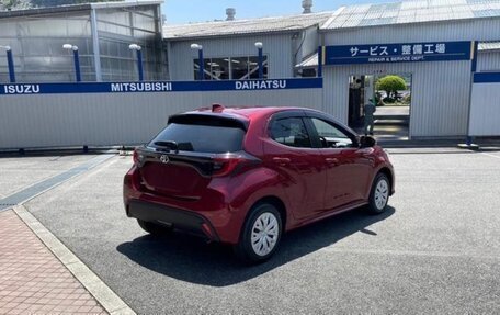 Toyota Yaris, 2022 год, 1 200 000 рублей, 4 фотография