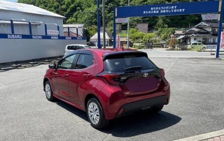 Toyota Yaris, 2022 год, 1 200 000 рублей, 6 фотография