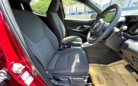 Toyota Yaris, 2022 год, 1 200 000 рублей, 8 фотография