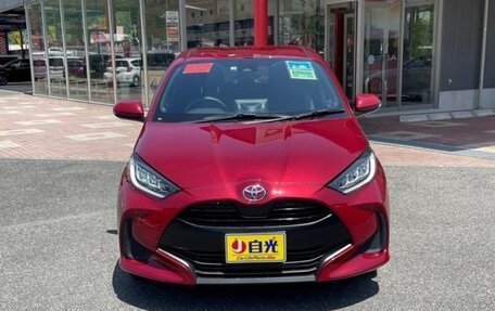 Toyota Yaris, 2022 год, 1 200 000 рублей, 2 фотография