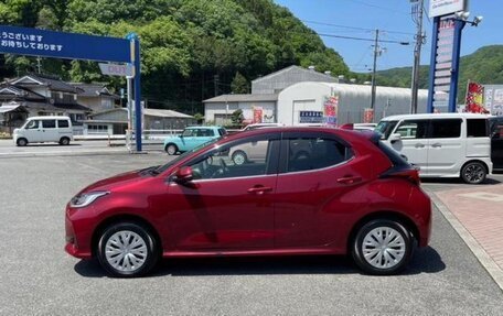 Toyota Yaris, 2022 год, 1 200 000 рублей, 7 фотография