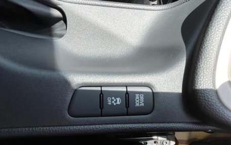 Toyota Yaris, 2022 год, 1 200 000 рублей, 16 фотография