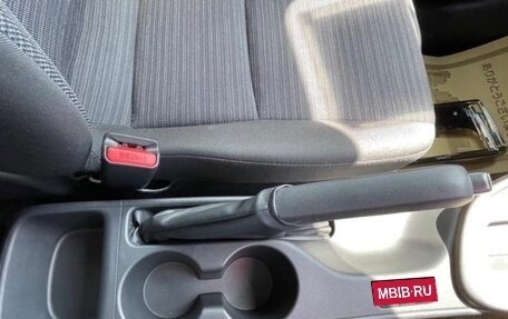 Toyota Yaris, 2022 год, 1 200 000 рублей, 17 фотография