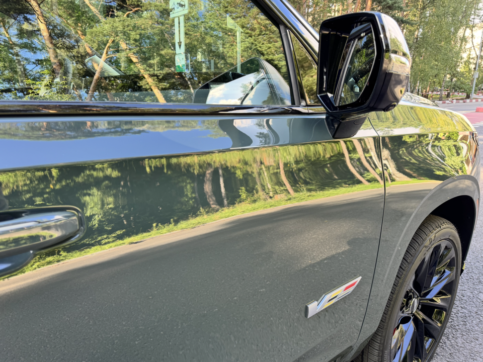 Cadillac Escalade V, 2025 год, 30 000 000 рублей, 16 фотография