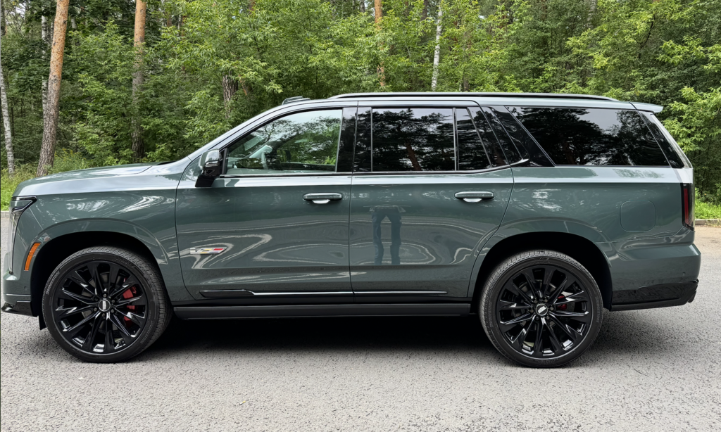 Cadillac Escalade V, 2025 год, 30 000 000 рублей, 2 фотография