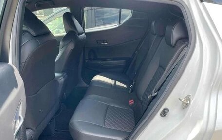 Toyota C-HR I рестайлинг, 2022 год, 1 800 121 рублей, 8 фотография