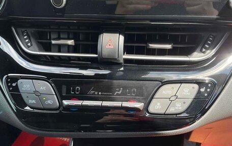 Toyota C-HR I рестайлинг, 2022 год, 1 800 121 рублей, 12 фотография