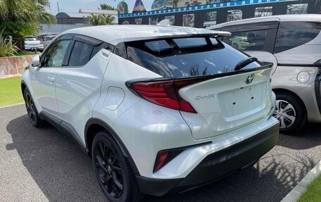 Toyota C-HR I рестайлинг, 2022 год, 1 800 121 рублей, 13 фотография