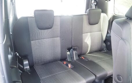 Toyota Voxy III, 2019 год, 2 300 000 рублей, 10 фотография