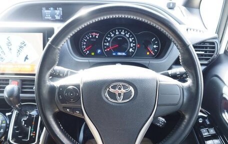 Toyota Voxy III, 2019 год, 2 300 000 рублей, 12 фотография