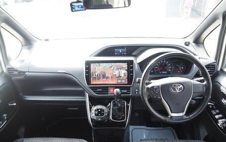 Toyota Voxy III, 2019 год, 2 300 000 рублей, 7 фотография