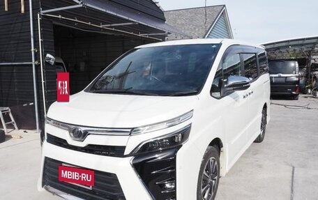 Toyota Voxy III, 2019 год, 2 300 000 рублей, 5 фотография