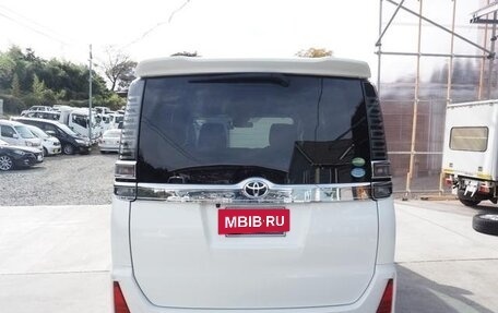 Toyota Voxy III, 2019 год, 2 300 000 рублей, 3 фотография