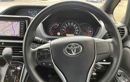 Toyota Voxy III, 2018 год, 2 400 000 рублей, 8 фотография